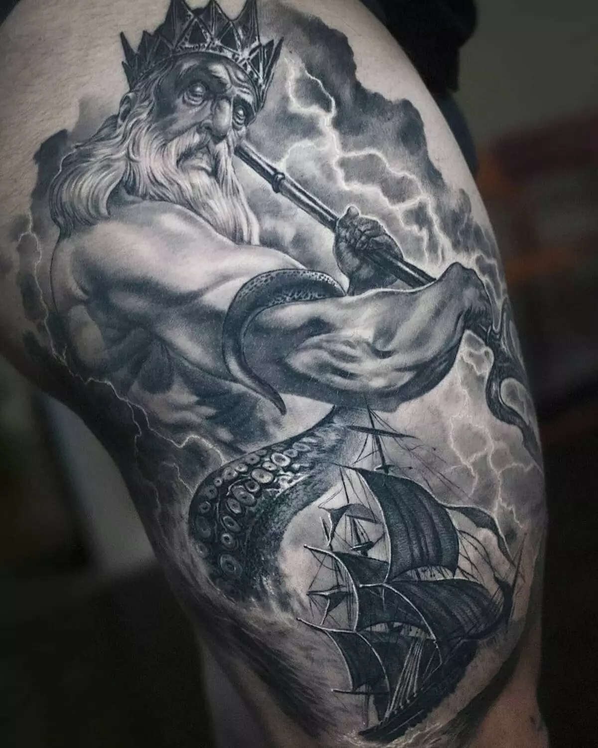 Poseidon tattoo: Ny lanjan'ny lehilahy sy vehivavy, sketsa, tatoazy miaraka amin'ny travikany andriamanitra eo an-tsorony sy eo am-pelatanana (sleeve), safidy hafa), safidy hafa), safidy hafa), safidy hafa 14098_11