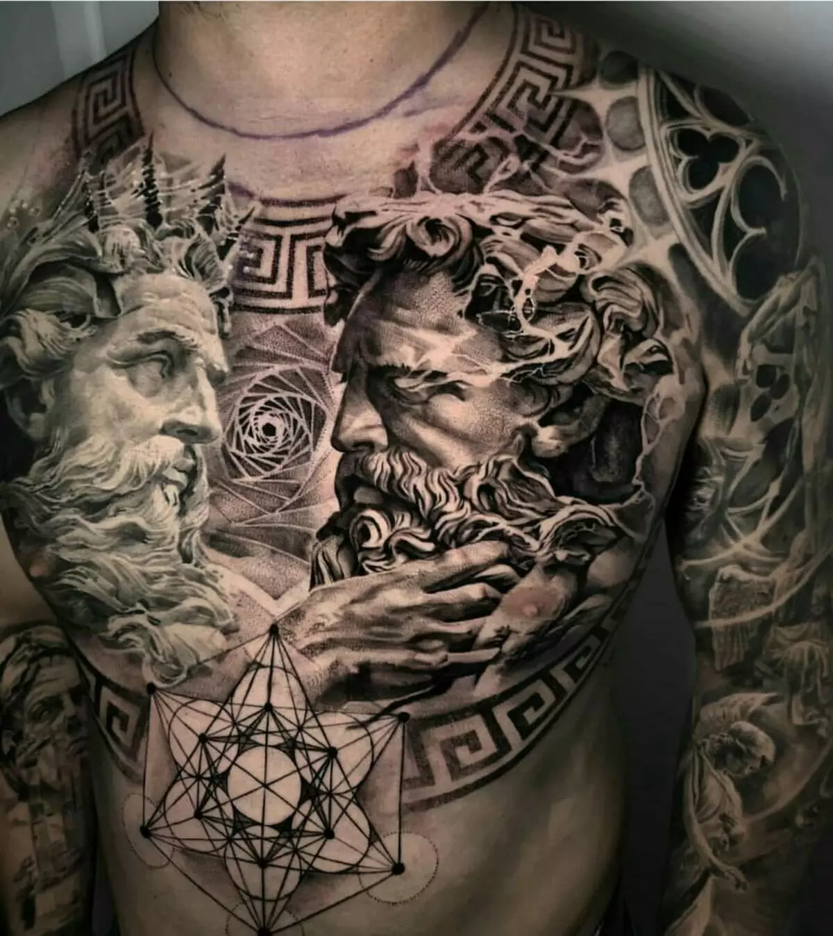 Poseidon Tatuaje: gizon eta emakumeentzako balioa, zirriborroak, tatuaje sorbaldan eta eskuan (mahuka), beste aukera batzuk 14098_8