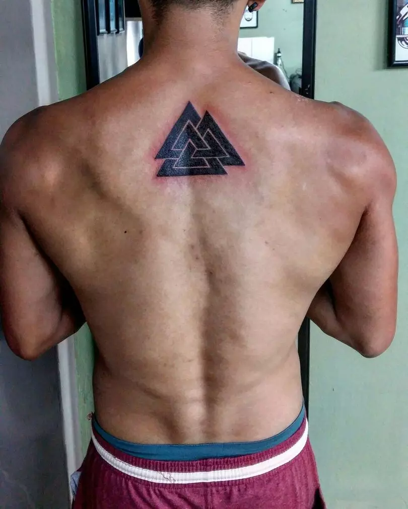 Бәдәнгә бесилған гүл «Valknut»: tattoos قىممىتى ئەر ۋە بوينىنىڭ كۈنى قىزلار, زىممىسىگە بىر بەلگە بىلەن tattoos, ۋە باشقا رايون بىر бәдәнгә гүл басмақ قىلىش sketches 14105_21