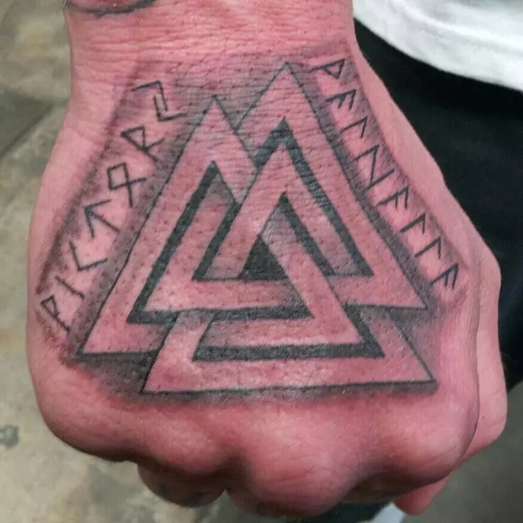 TATTOO「VALKNUT」：男性用のタトゥーのスケッチ、女の子のためのスケッチ、肩の上のシンボルの入れ墨、首、そして他のゾーン 14105_28