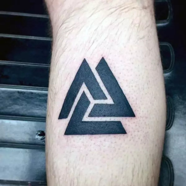 Бәдәнгә бесилған гүл «Valknut»: tattoos قىممىتى ئەر ۋە بوينىنىڭ كۈنى قىزلار, زىممىسىگە بىر بەلگە بىلەن tattoos, ۋە باشقا رايون بىر бәдәнгә гүл басмақ قىلىش sketches 14105_32