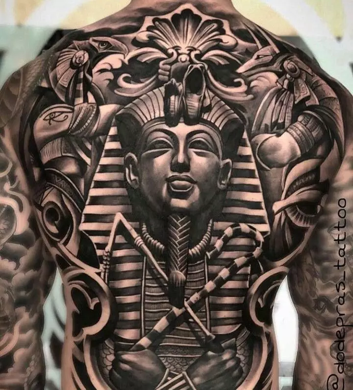 Egyptin tatuointi: Tattooksen luonnokset Egyptin teeman kanssa, symbolien tarkastelu Egyptin tyyliin, hihat hieroglyfistä ja muista tatuoista miehille ja naisille, niiden merkityksestä 14114_10