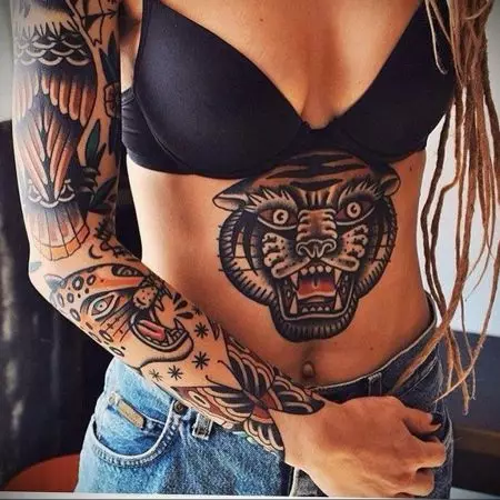 TATTOO med en tiger til piger (34 billeder): Betydning og skitser. Tattoo tiger ved hånden og på låret på benet og på bagsiden, på håndleddet og på skulderen 14119_16