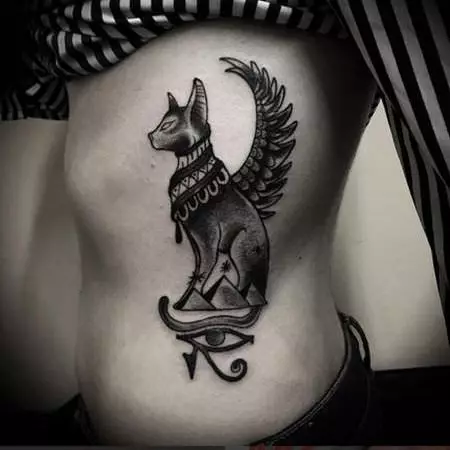 Tetování „Bastet“: náčrty a tetování hodnota se egyptské bohyně pro dívky, tetování v podobě kočky v různých částech těla žen 14132_16