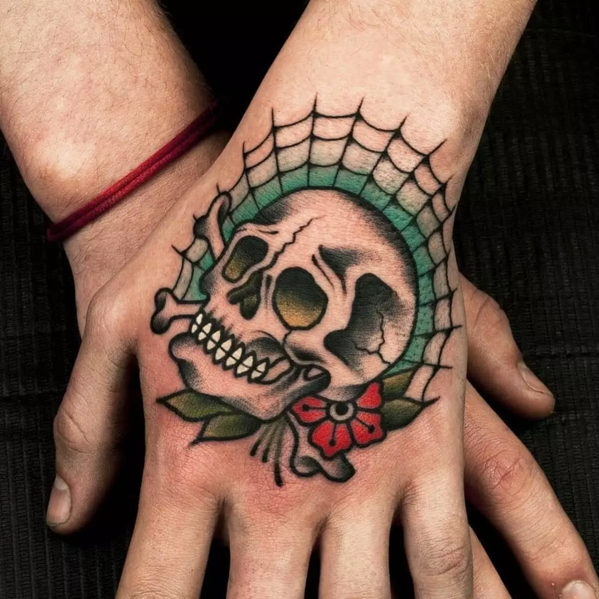 Old Skyl tattoo: lakaran tatu, lengan hitam dan putih dan sedikit menelan, jantung dan panther, ular dan lain-lain imej tatu untuk payudara, bahu dan kaki 14139_24