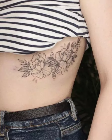 纹身“牡丹”女孩：在手和大腿上的意思。一朵花的纹身在手腕和其他美丽的剪影的。牡丹在三角形中的意思是什么？ 14145_35