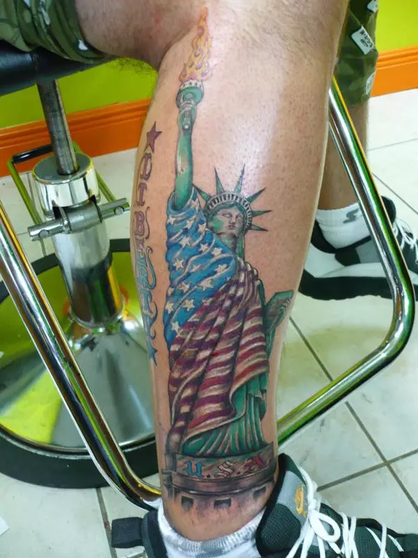 タトゥー「自由の像」：スケッチや入れ墨の値、手と足のタトゥー、前腕および背面に、美しい例 14147_16