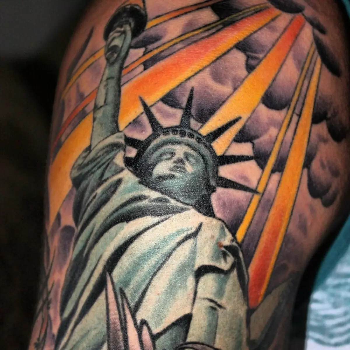 タトゥー「自由の像」：スケッチや入れ墨の値、手と足のタトゥー、前腕および背面に、美しい例 14147_17