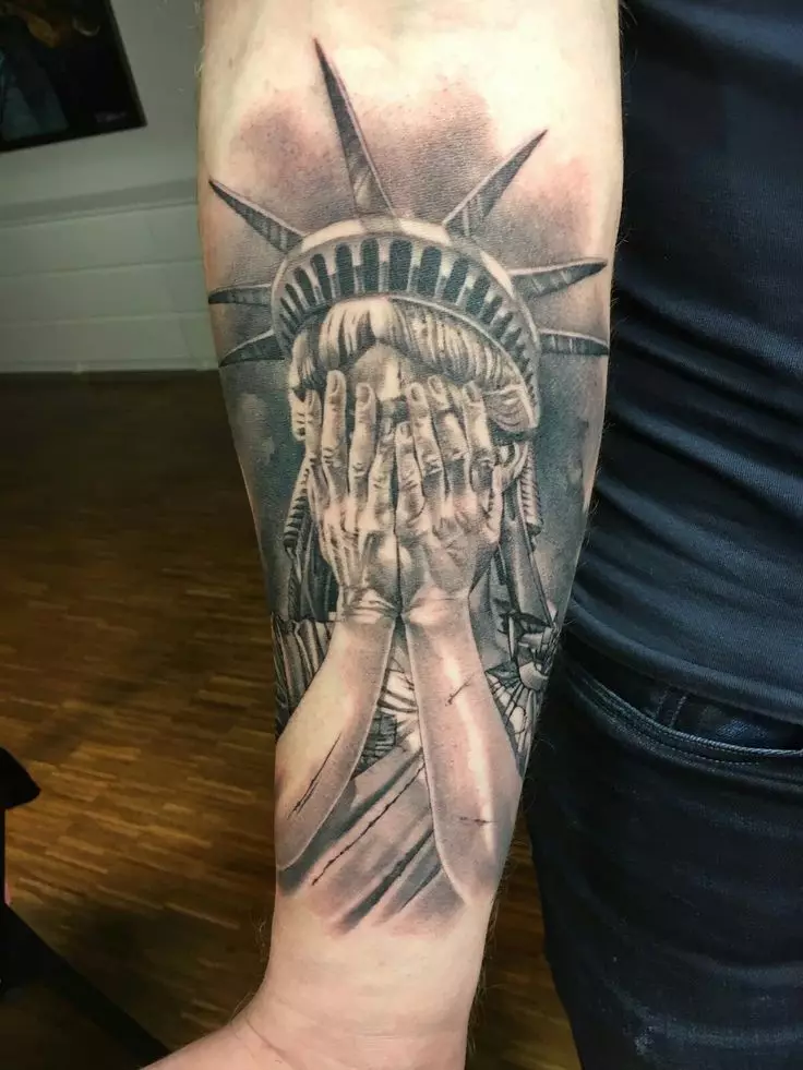 タトゥー「自由の像」：スケッチや入れ墨の値、手と足のタトゥー、前腕および背面に、美しい例 14147_33