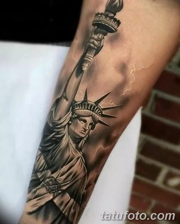 タトゥー「自由の像」：スケッチや入れ墨の値、手と足のタトゥー、前腕および背面に、美しい例 14147_6