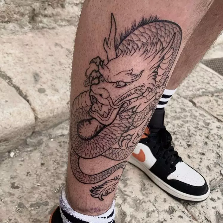 Tetovaža s kineskom Dragon (52 slike): vrijednost i skice tetovaže, tetovaža na ruci i na leđima, na ramenu i na nozi, crvena i crna zmaj u kineskom stilu 14148_4