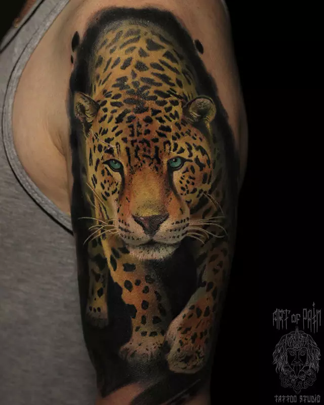 «Jaguar» татуировкасы: Мәні, ерлер мен қыздар үшін татуировкалардың эскиздері, артқы және кеудедегі қыздар үшін. OSCAL Jaguar және дененің әртүрлі бөліктері үшін жыртқыштың басқа нұсқалары 14161_16