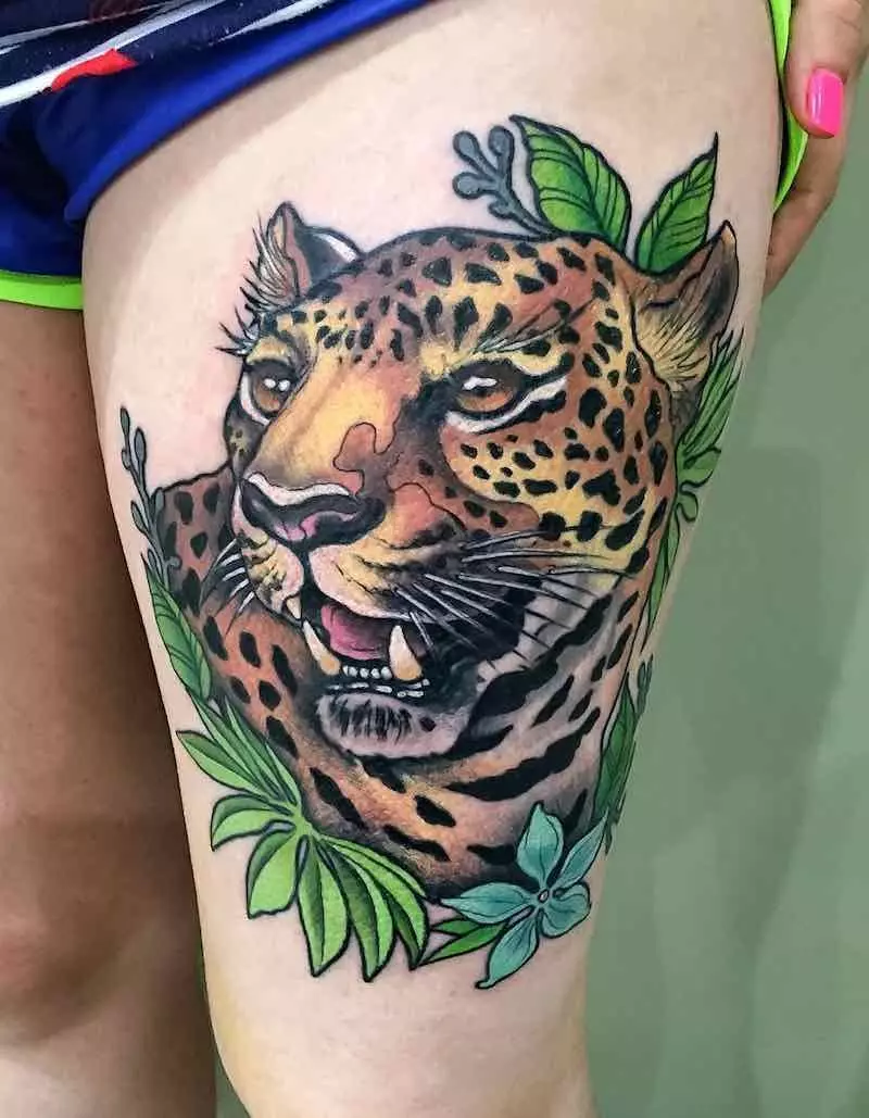 «Jaguar» татуировкасы: Мәні, ерлер мен қыздар үшін татуировкалардың эскиздері, артқы және кеудедегі қыздар үшін. OSCAL Jaguar және дененің әртүрлі бөліктері үшін жыртқыштың басқа нұсқалары 14161_3