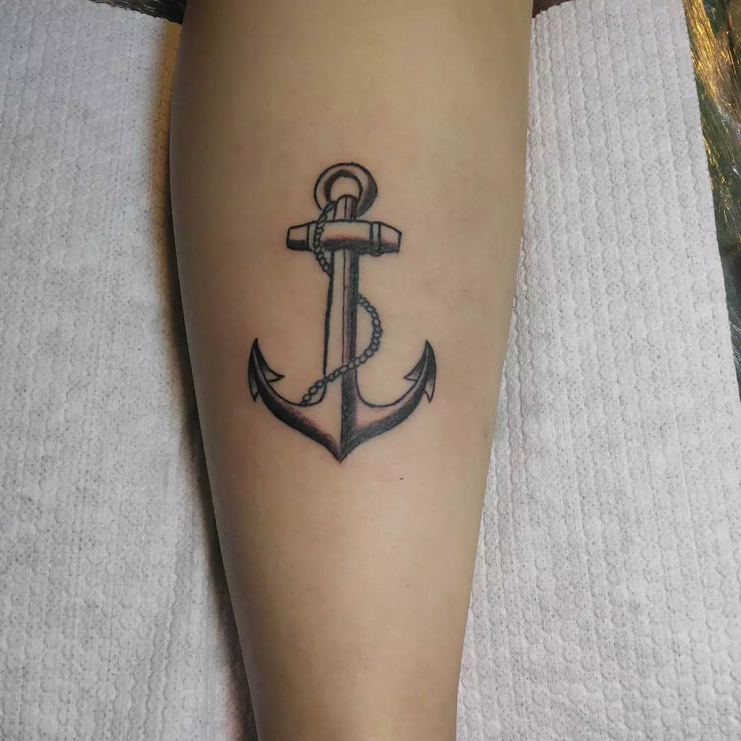 Anchor Tattoo: Verðmæti tattoo og teikningar, húðflúr fyrir stelpur og karla, húðflúr á hendi og fót, á fingri og á úlnliðnum, á brjósti og í öðrum svæðum 14162_10