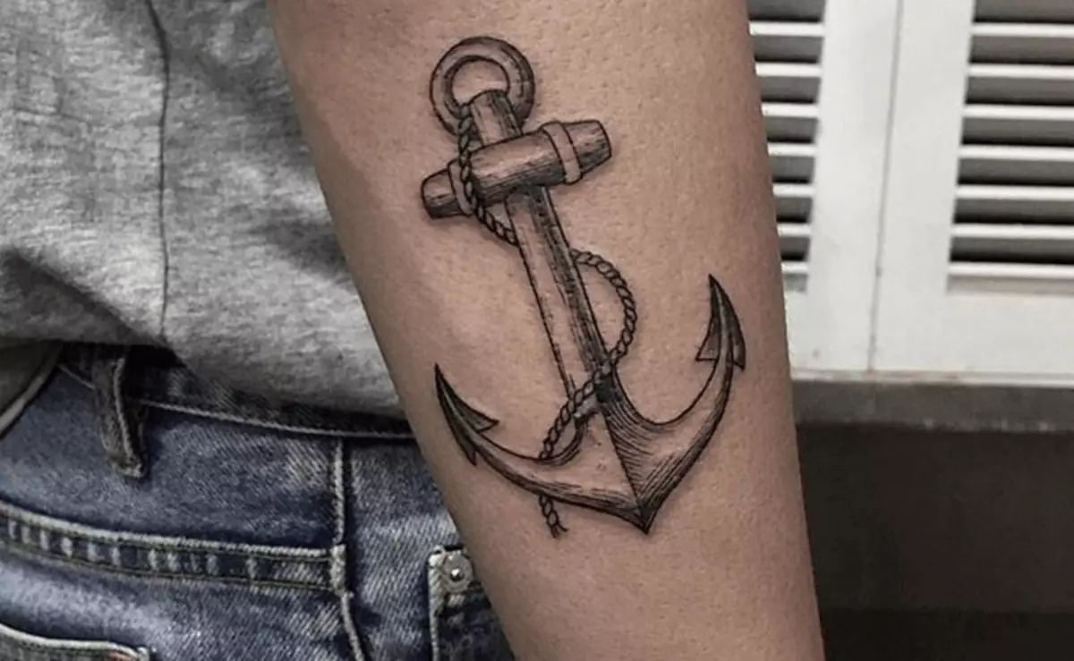 Anchor Tattoo: Iko kukosha kweTattoo uye sketches, tattoo yevasikana uye kune varume, maTattoo paruoko uye gumbo, pachiuno, pachipfuva uye mune mamwe matunhu 14162_11