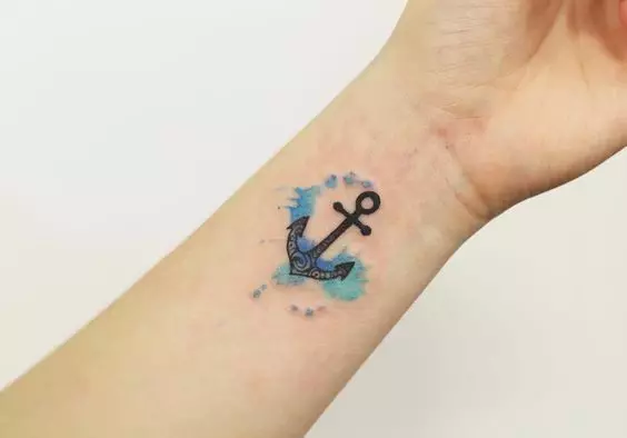 Thauj Tog Rau Nkoj Tattoo: Tus nqi ntawm cov duab kos thiab kos duab, Tattoo rau cov menyuam ntxhais thiab ceg tawv, ntawm tus ntiv tes thiab ntawm lub hauv siab, ntawm lub hauv siab thiab hauv lwm thaj chaw 14162_19