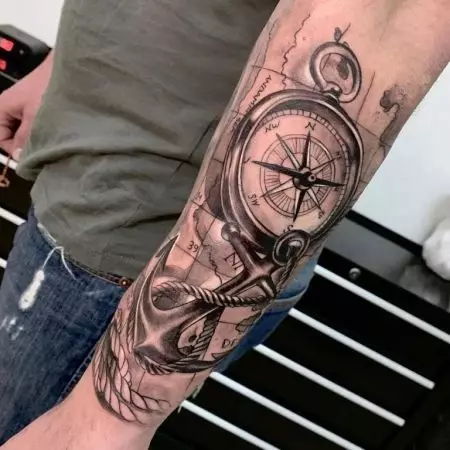 Anchor Tattoo: valè a nan tatoo ak desen, tatoo pou ti fi ak pou gason, tatoo sou men ak janm, sou dwèt la ak sou ponyèt la, sou pwatrin lan ak nan lòt zòn 14162_31