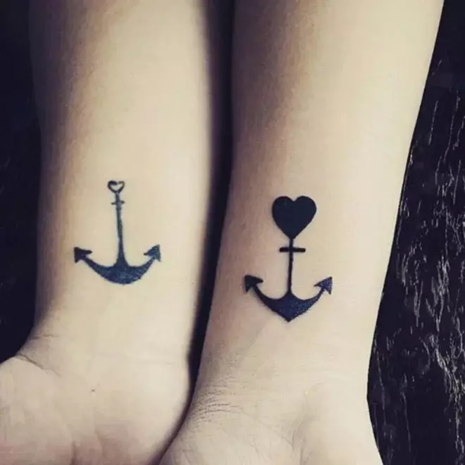 Anker Tattoo: Die waarde van tattoos en sketse, tatoo vir meisies en vir mans, tattoos op hand en been, op die vinger en op die pols, op die bors en in ander gebiede 14162_55