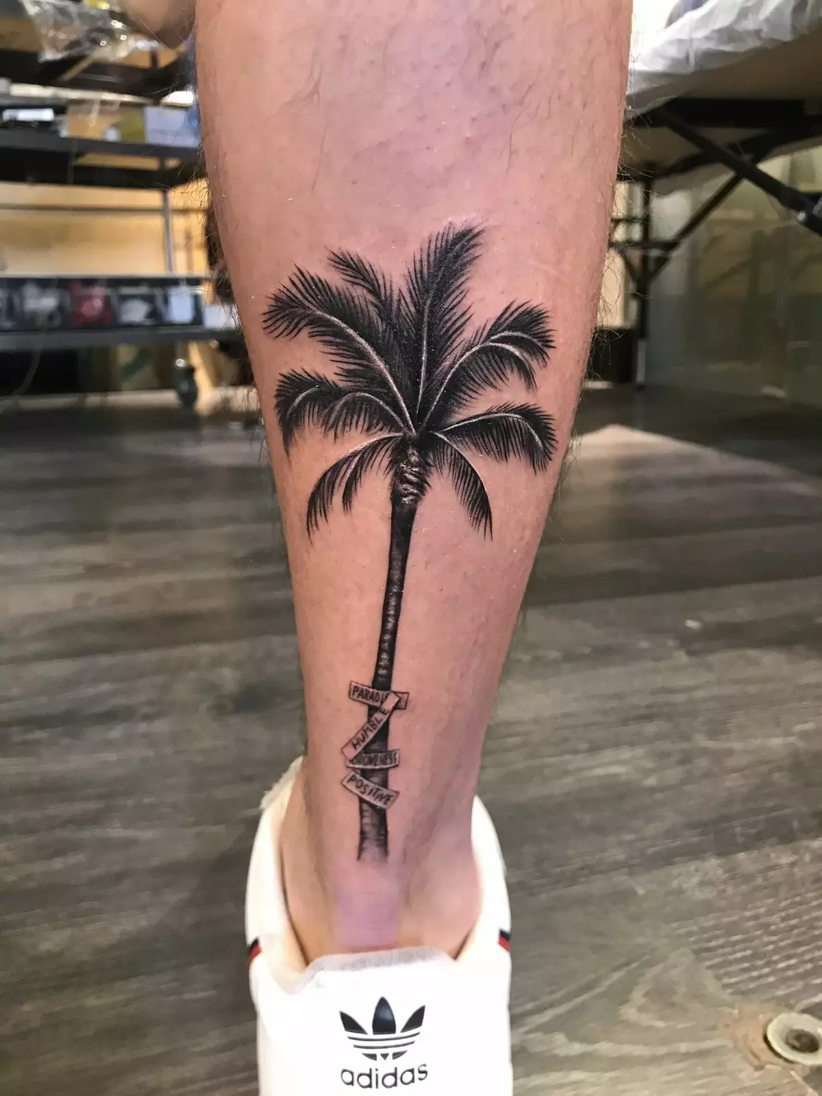 Tattoo "Palma": Význam, tetovanie na nohe (na IRA) a na ruke (na prstoch), v iných oblastiach, náčrty pre dievčatá a mužov