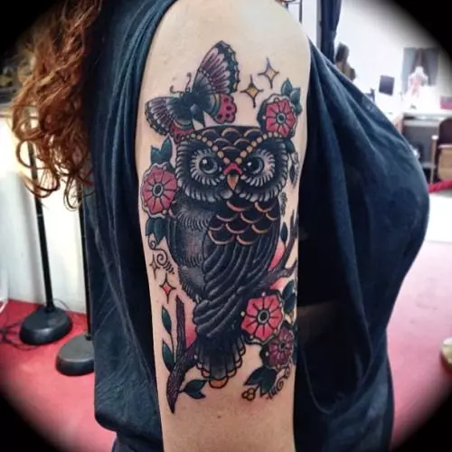 Tattoo ine owls yevasikana (48 photos): kukosha, ma tattoos paruoko uye ruoko, kumashure uye pagumbo uye mune dzimwe nzvimbo, mienzaniso yematanho 14164_12