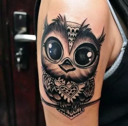 Tattoo ine owls yevasikana (48 photos): kukosha, ma tattoos paruoko uye ruoko, kumashure uye pagumbo uye mune dzimwe nzvimbo, mienzaniso yematanho 14164_20