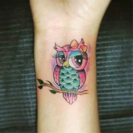 Tattoo ine owls yevasikana (48 photos): kukosha, ma tattoos paruoko uye ruoko, kumashure uye pagumbo uye mune dzimwe nzvimbo, mienzaniso yematanho 14164_26