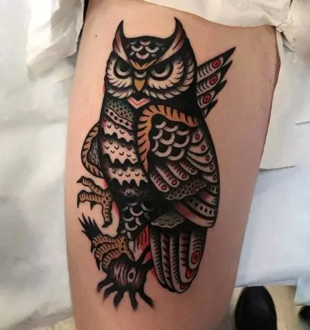 Tattoo ine owls yevasikana (48 photos): kukosha, ma tattoos paruoko uye ruoko, kumashure uye pagumbo uye mune dzimwe nzvimbo, mienzaniso yematanho 14164_27