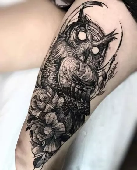 Tattoo ine owls yevasikana (48 photos): kukosha, ma tattoos paruoko uye ruoko, kumashure uye pagumbo uye mune dzimwe nzvimbo, mienzaniso yematanho 14164_32