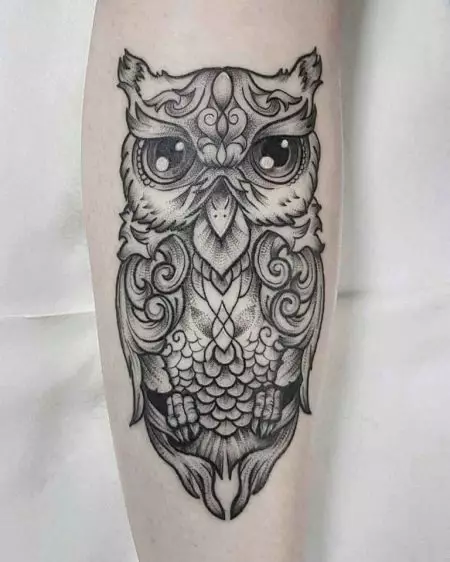 Tattoo ine owls yevasikana (48 photos): kukosha, ma tattoos paruoko uye ruoko, kumashure uye pagumbo uye mune dzimwe nzvimbo, mienzaniso yematanho 14164_46