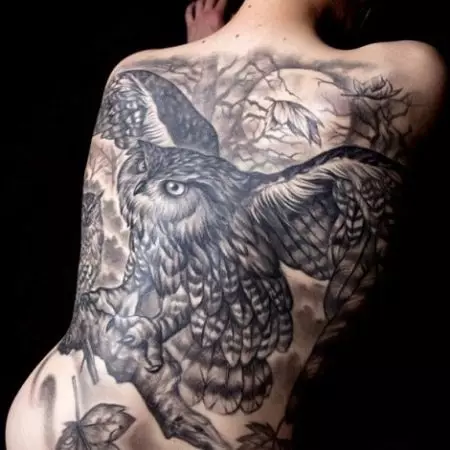 Tattoo ine owls yevasikana (48 photos): kukosha, ma tattoos paruoko uye ruoko, kumashure uye pagumbo uye mune dzimwe nzvimbo, mienzaniso yematanho 14164_48