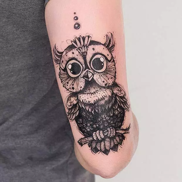 Tattoo ine owls yevasikana (48 photos): kukosha, ma tattoos paruoko uye ruoko, kumashure uye pagumbo uye mune dzimwe nzvimbo, mienzaniso yematanho 14164_6