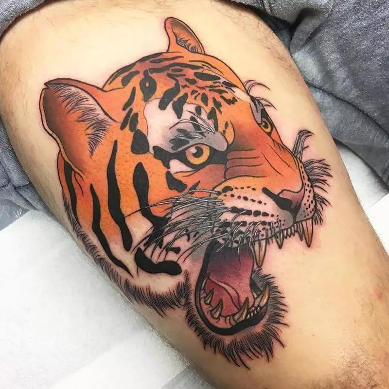 Tattoo met tijgers (44 foto's): schetsen en de waarde van tatoeages, tatoeage op de schouder en bij de hand, op de borst en op de achterkant, op de voet en op de borstel, op de onderarm en in andere zones 14168_12