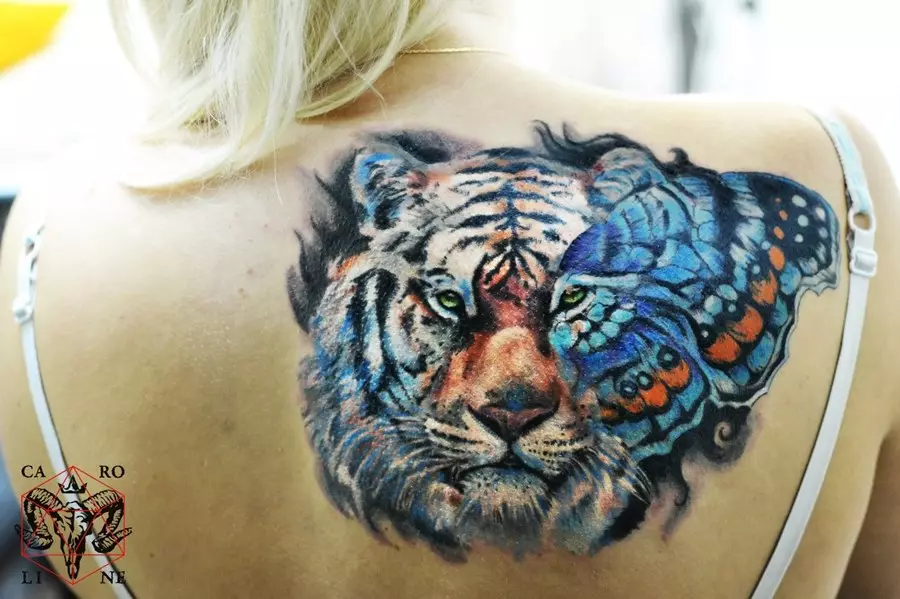 Tattoo met tijgers (44 foto's): schetsen en de waarde van tatoeages, tatoeage op de schouder en bij de hand, op de borst en op de achterkant, op de voet en op de borstel, op de onderarm en in andere zones 14168_41