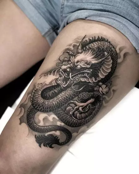 Tattoo cu dragonul japonez: schițe și valoarea tatuajelor în stilul Japoniei, mânecă pe mână și tatuaj pe umăr, pe lopată și pe piept, pe picior și în alte zone 14174_22