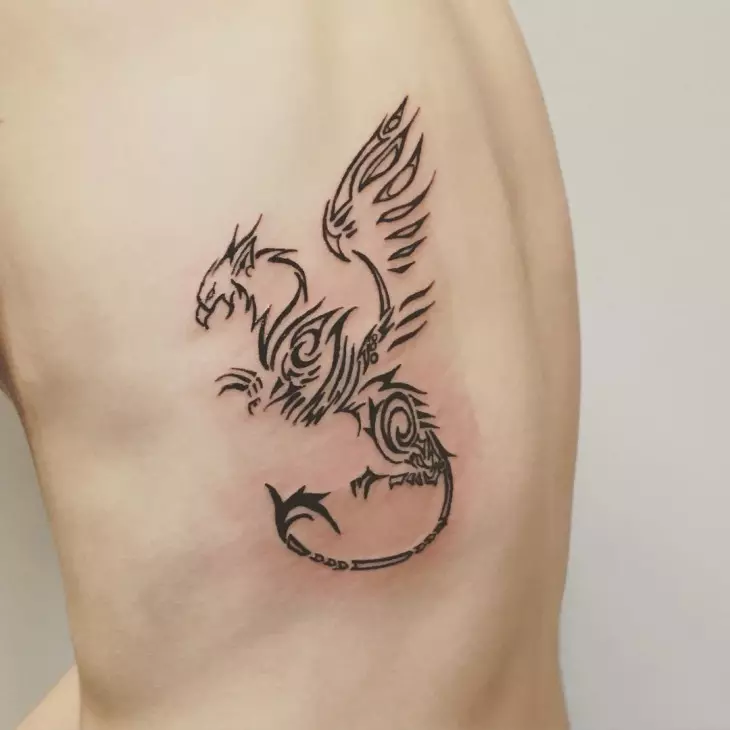 Tattoo me Griffins (27 foto): Vlera e tatuazheve për burrat dhe për vajzat, skicat e tatuazhit në dorë dhe në anën e pasme, në gjoks dhe në zona të tjera 14175_5