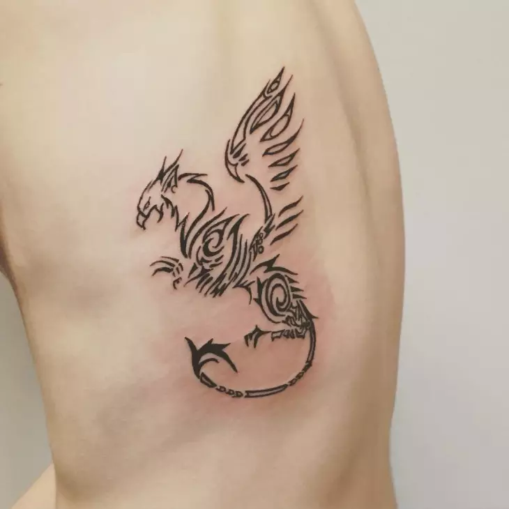 Tatuatge amb griffins (27 fotos): el valor dels tatuatges per a homes i per a noies, esbossos de tatuatge a la mà i a la part posterior, al pit i en altres zones 14175_5