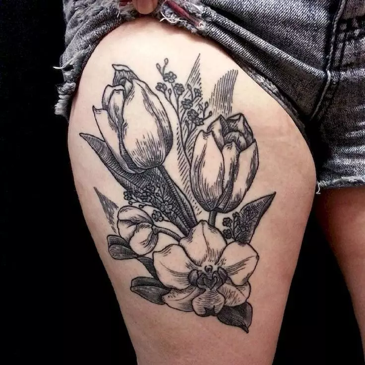 Tattoo con tulipas: o valor dos tatuajes para nenas e para homes, bosquexos. Tatuaxe na man sobre o pulso e noutras áreas, tulipa negra e outras opcións 14192_12