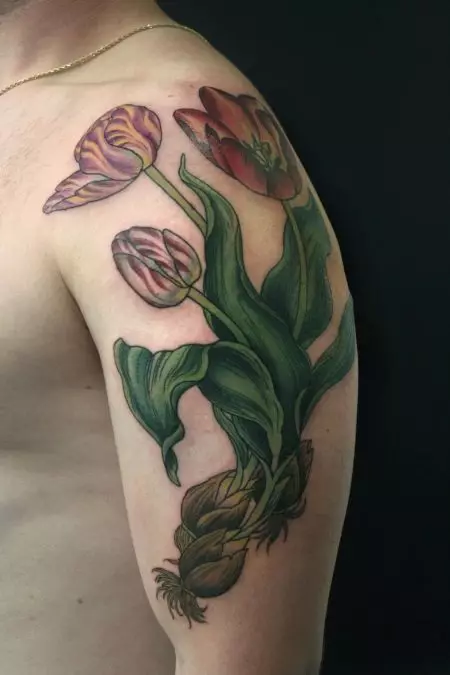 Tattoo ດ້ວຍດອກທິວລິບ: ມູນຄ່າຂອງ tattoos ສໍາລັບເດັກຍິງແລະສໍາລັບຜູ້ຊາຍ, sketches ໄດ້. Tattoo ໃນອີກດ້ານກ່ຽວກັບການ wrist ແລະໃນພື້ນທີ່ອື່ນໆ, tulip ສີດໍາແລະທາງເລືອກອື່ນ 14192_18