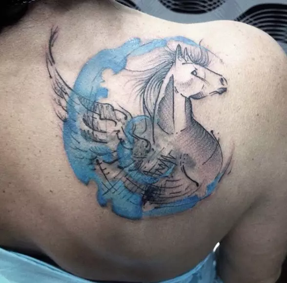 Tattoo ya Pegasus: thamani ya tattoo kwa wanaume na wasichana, michoro ya farasi kwa namna ya farasi na mabawa nyuma na katika maeneo mengine 14193_11