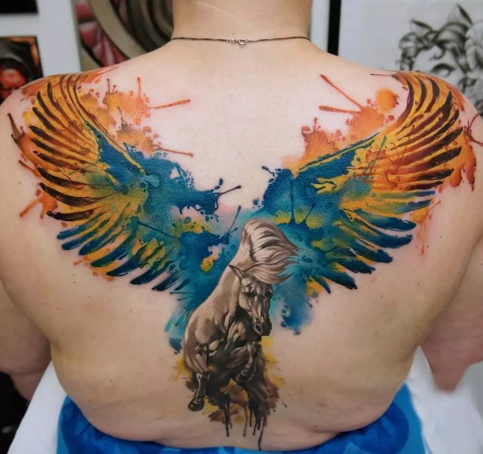 Pegasus Tattoo: il valore dei tatuaggi per uomini e ragazze, schizzi di un cavallo sotto forma di cavallo con le ali sulla schiena e in altre aree 14193_25