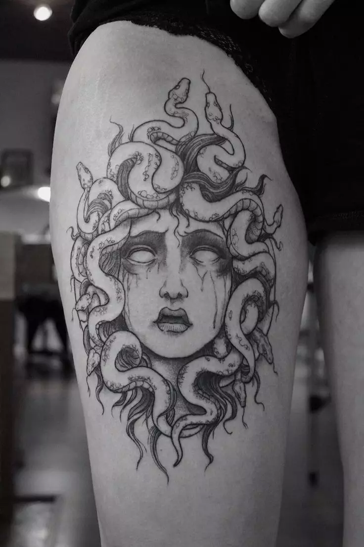 纹身“medusa gorgon”（55张照片）：纹身和素描的价值，纹身在手上和胸部，脚下和其他领域，男女选择 14194_10