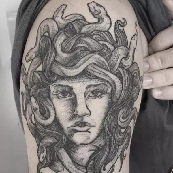 纹身“medusa gorgon”（55张照片）：纹身和素描的价值，纹身在手上和胸部，脚下和其他领域，男女选择 14194_14
