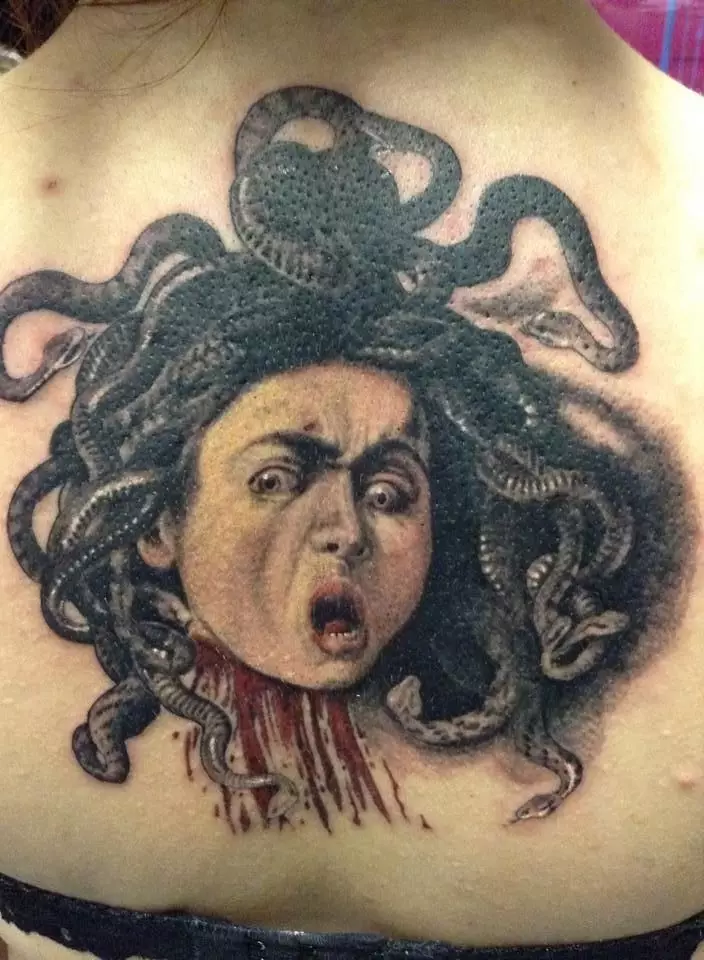 纹身“medusa gorgon”（55张照片）：纹身和素描的价值，纹身在手上和胸部，脚下和其他领域，男女选择 14194_20