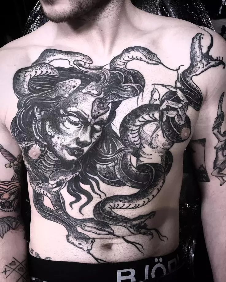 纹身“medusa gorgon”（55张照片）：纹身和素描的价值，纹身在手上和胸部，脚下和其他领域，男女选择 14194_45