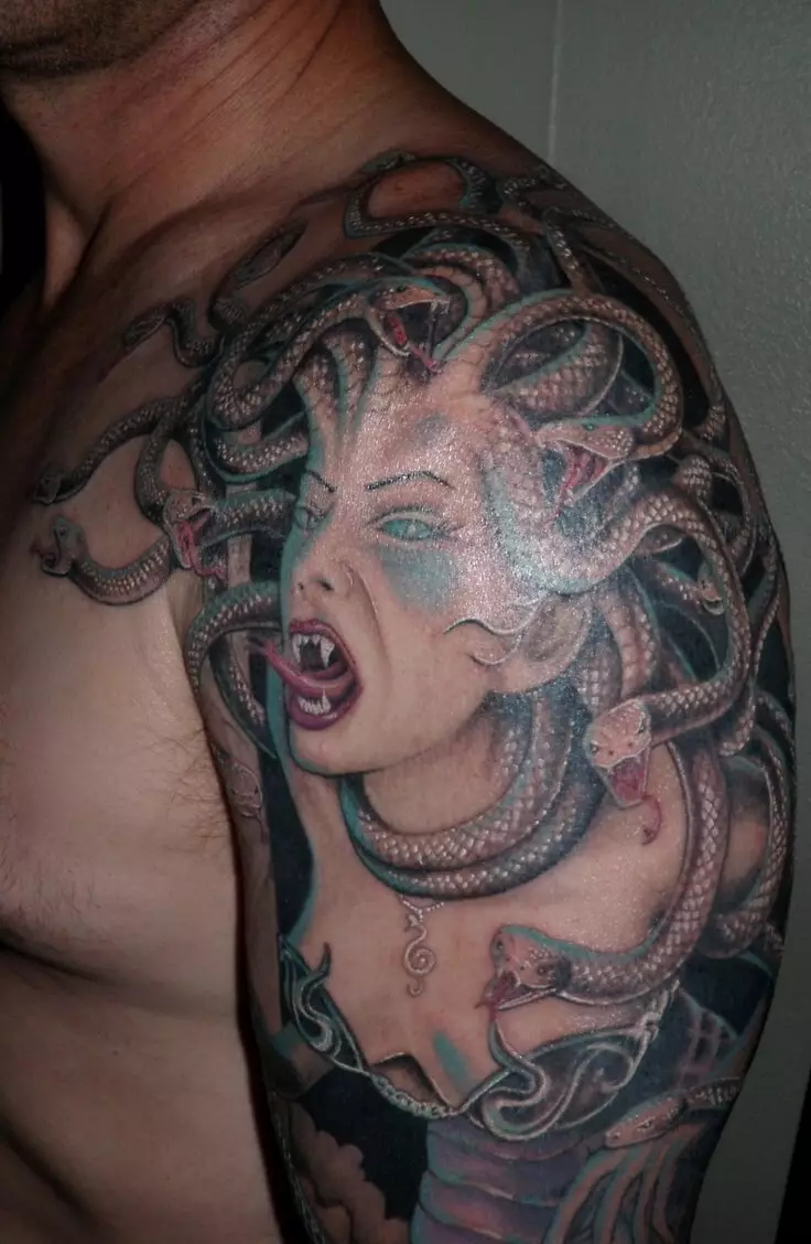 纹身“medusa gorgon”（55张照片）：纹身和素描的价值，纹身在手上和胸部，脚下和其他领域，男女选择 14194_47