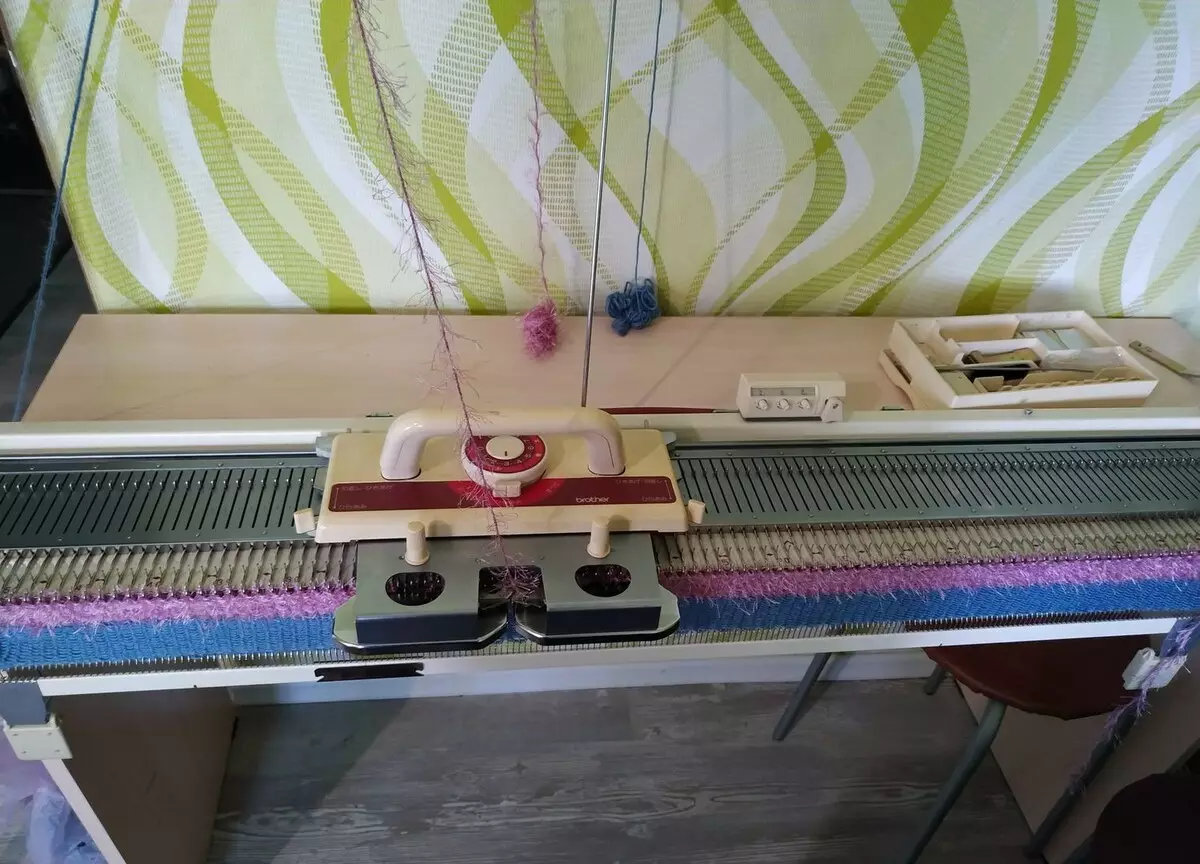 Mesin Knitting Broother: Kad untuk Mesin Knitting Baru. Kenapa mesin bersatu melalui baris? Penerangan mengenai model. 14197_10