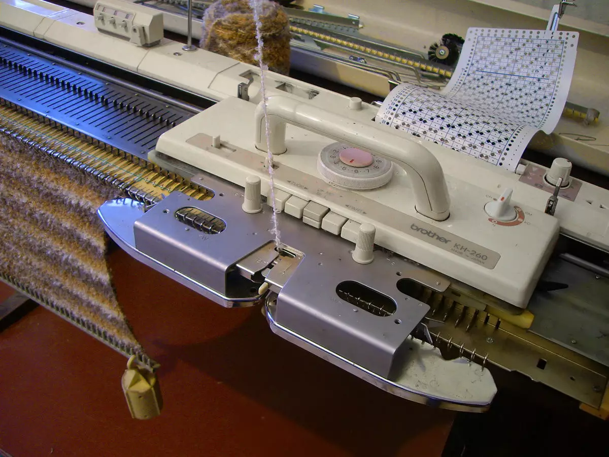 Mesin Knitting Broother: Kad untuk Mesin Knitting Baru. Kenapa mesin bersatu melalui baris? Penerangan mengenai model. 14197_5