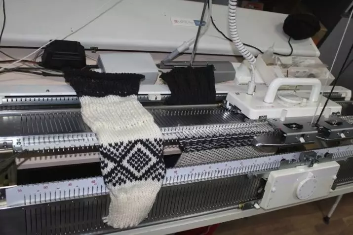 màquines de teixir (44 fotos): una opció per teixir la casa de màquines manuals i automàtiques. Altres i altres per a ús a la llar 14205_17