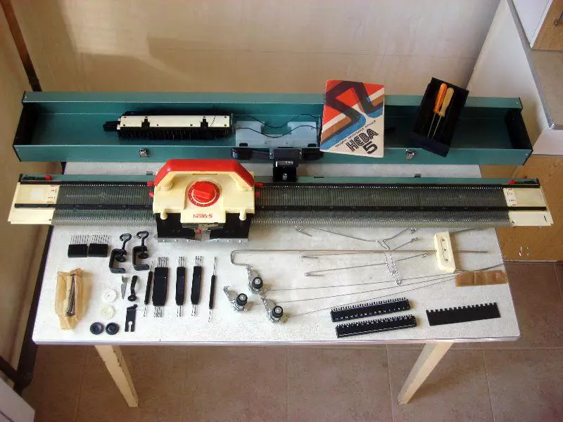 màquines de teixir (44 fotos): una opció per teixir la casa de màquines manuals i automàtiques. Altres i altres per a ús a la llar 14205_24