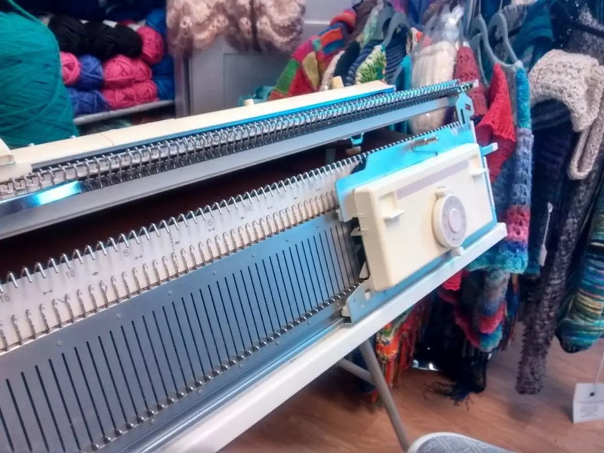màquines de teixir (44 fotos): una opció per teixir la casa de màquines manuals i automàtiques. Altres i altres per a ús a la llar 14205_40